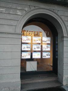 Agenzia Immobiliare Moretti - Piazza Sant'Ambrogio - Vigevano